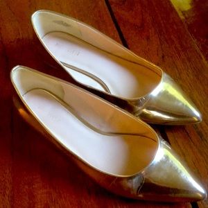 Nine West, Gold Ballet flats. Only worn once.